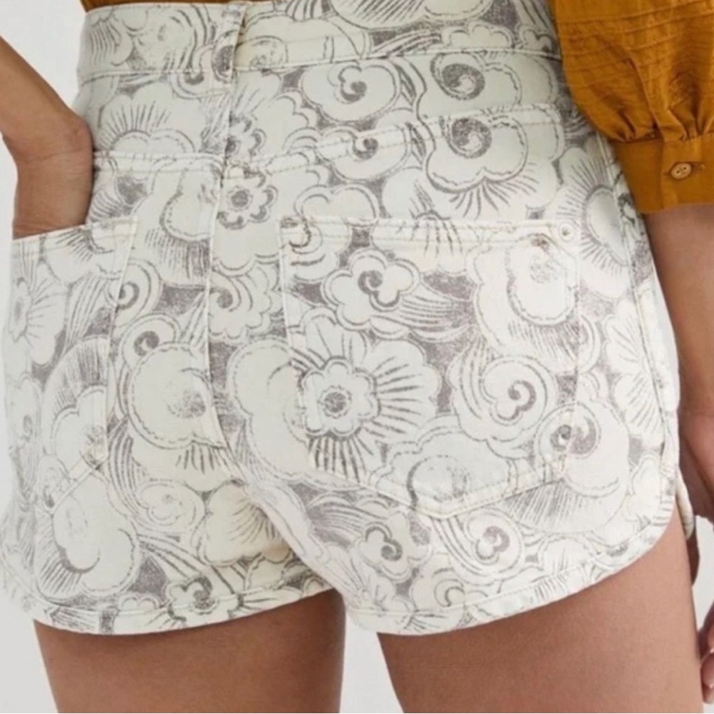 Anthropologie Pilcro Tan Shorts - Picture 2 of 5
